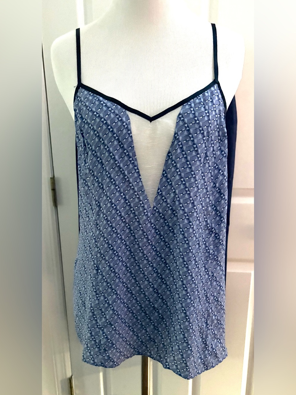 Barneys New York Blue Printed V-Neck Spaghetti Strap Camisole Sz M